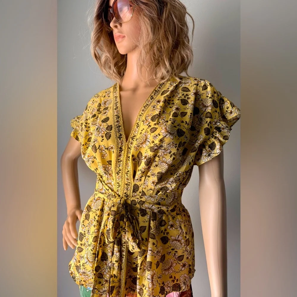 Max Studio Floral Yellow Top elastic on the lower back ties in front size XS